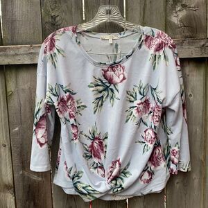 True Self floral top sz. M